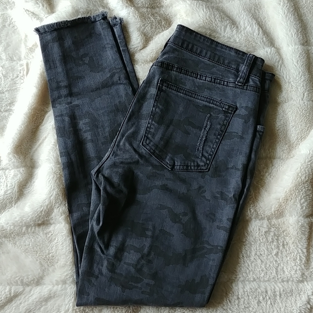Wishlist grey camo distressed fringe jeans Size M
